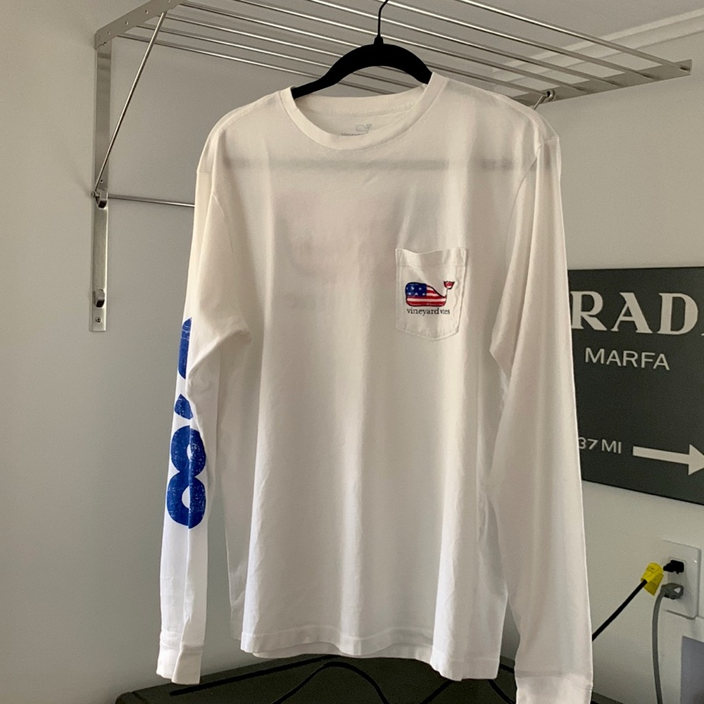 Men’s Vineyard Vines American flag long sleeve pocket tee size S